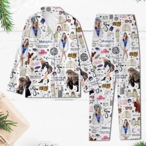 NWOT:Taylor Swift two piece long sleeved pj set.